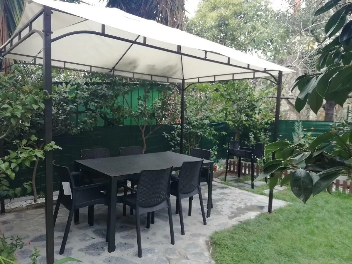 Roel Garden View Apartment La Spezia Italy